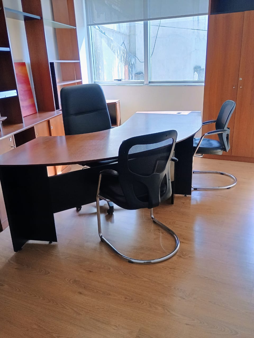 FOTOGRAFIA DE LIMPIEZA DE OFICINAS