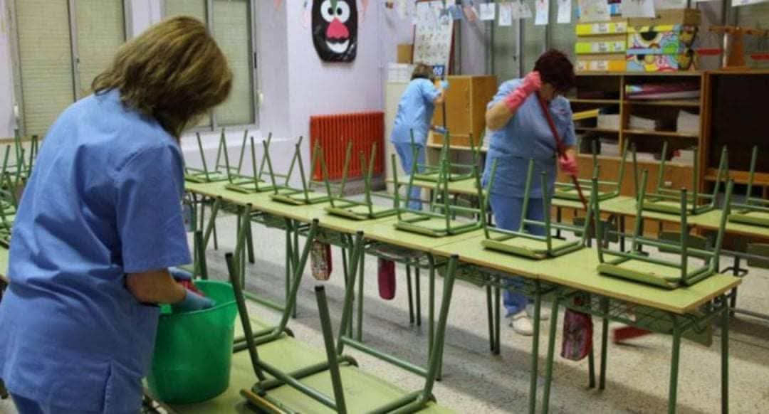 FOTOGRAFIA DE LIMPIEZA DE OFICINAS